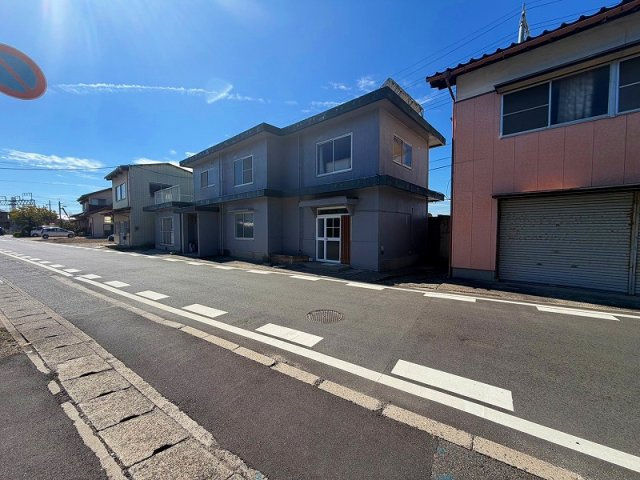 ■□米子市蚊屋中古戸建□■の外観|駅や学校近くの物件となっており集客も見込める立地です。
サロン系やスイーツ系など多用途でお考え頂ける立地にございます♪
