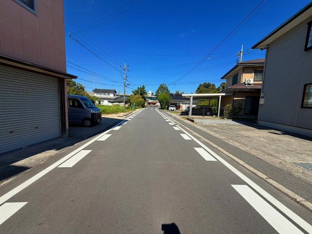 ■□米子市蚊屋中古戸建□■の前面道路含む現地写真|前面道路になります。道幅も広くお車の取り回しも問題ございません♪
こちらは日吉津方面へ行く事ができます。