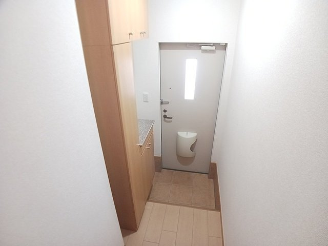 【玄関】 | エアリースクエアＡ | 収納もある玄関です