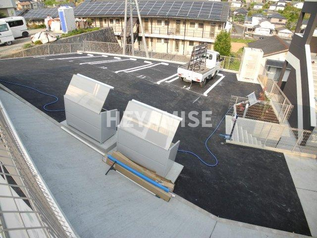 グランドソレイユ栄田の駐車場