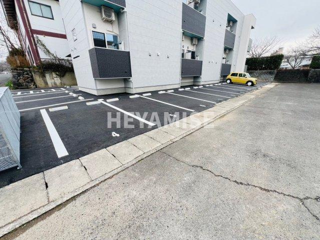 MODERN PALAZZO 大村litmusの駐車場