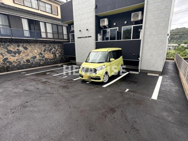 MODERN PALAZZO 諫早駅北の駐車場
