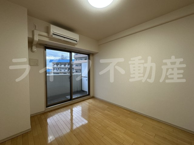 ゼファー東大阪の居間・リビング