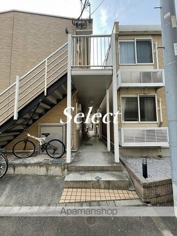 レオパレスベルサリーゼのエントランス