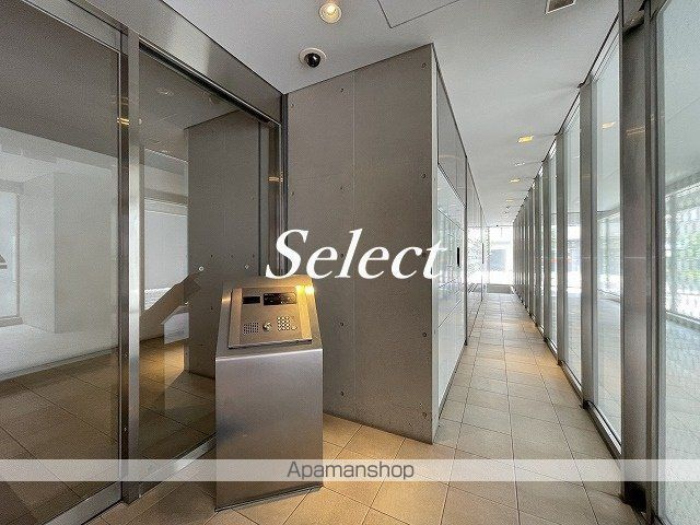 プラウドフラット横浜のエントランス