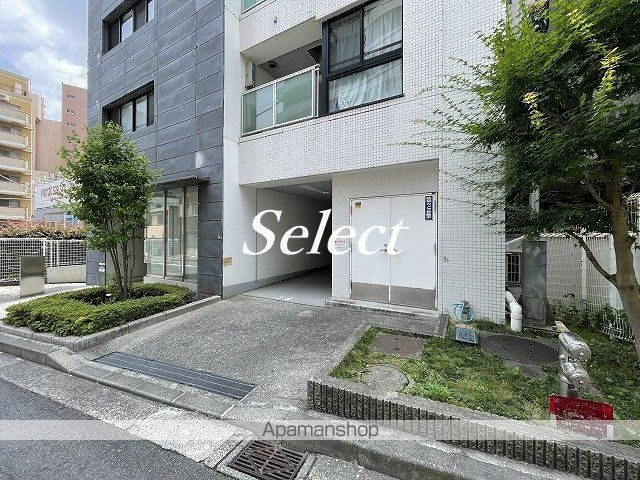 プラウドフラット横浜のエントランス