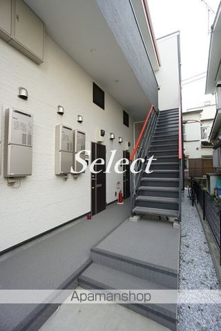 横浜市磯子区中浜町のアパートのエントランス