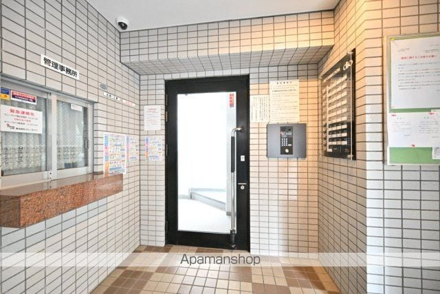 横浜市西区平沼１丁目の賃貸マンションのエントランス