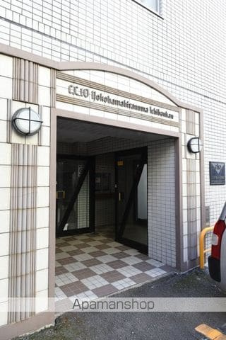 横浜市西区平沼１丁目の賃貸マンションのエントランス