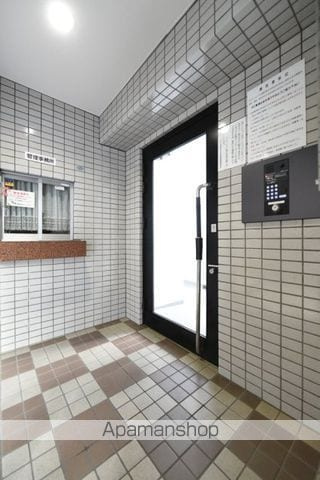 横浜市西区平沼１丁目の賃貸マンションのエントランス