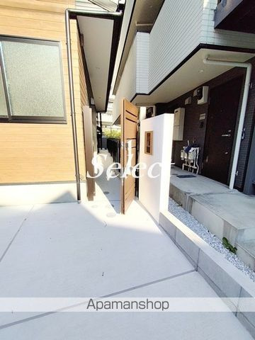 横浜市磯子区森４丁目のアパートのエントランス