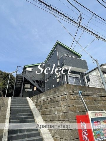 横浜市磯子区森４丁目のアパートの外観