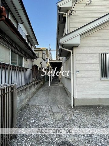 横浜市磯子区久木町のアパートのエントランス