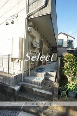 横浜市南区大岡５丁目のアパートのエントランス