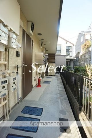 横浜市南区大岡５丁目のアパートのロビー