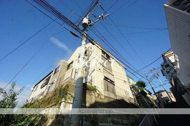横浜市南区大岡５丁目のアパートの外観