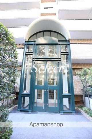 パークシティ本牧Ｇ棟のエントランス
