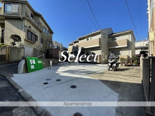 クレールコート井土ヶ谷のエントランス