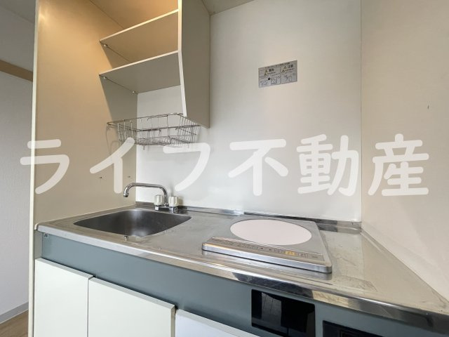 リバーサイドハウスのキッチン|コンパクトなキッチンで掃除もラクラク