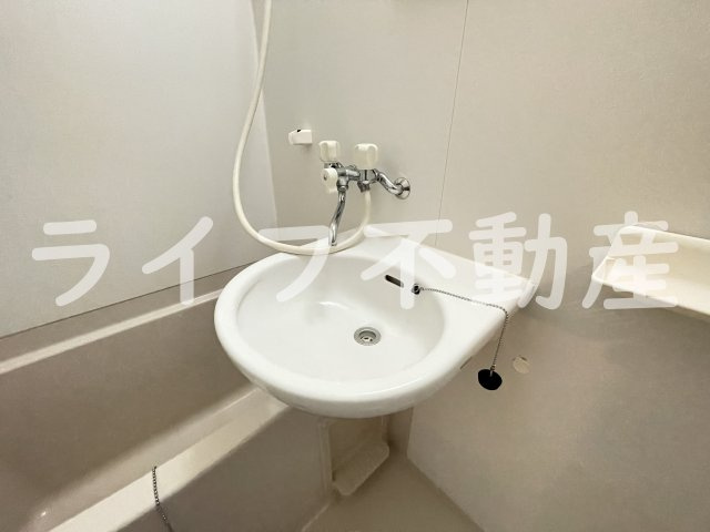 リバーサイドハウスの洗面所|脱衣スペースもあります