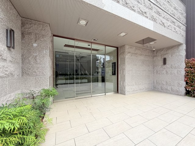 LaDouceur西宮北口のエントランス