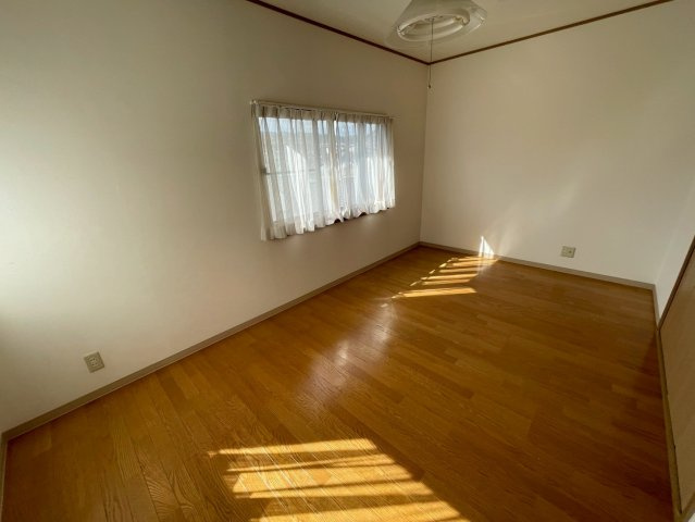 松園町戸建ての居間・リビング