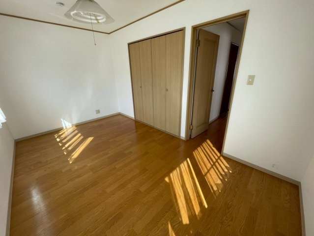 松園町戸建ての居間・リビング
