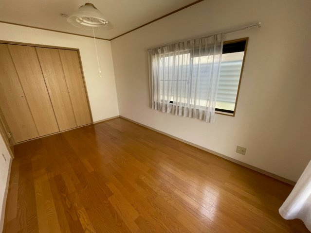 松園町戸建ての居間・リビング