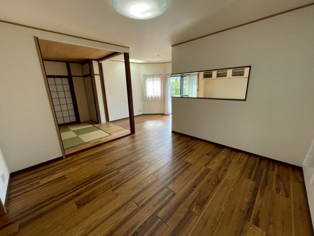 松園町戸建ての居間・リビング
