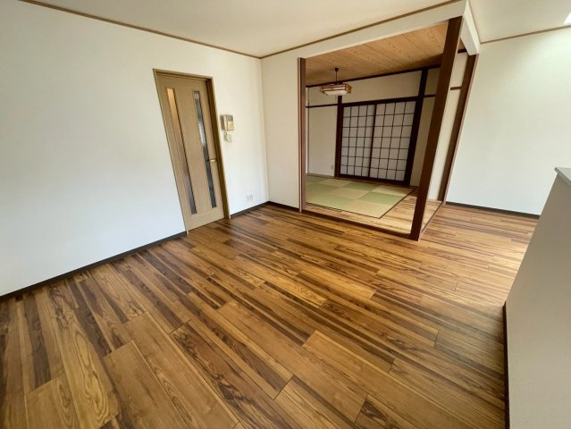 松園町戸建ての居間・リビング