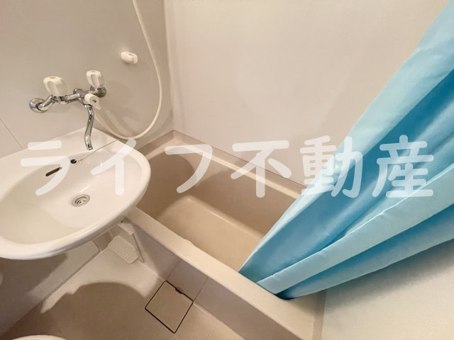 リバーサイドハウスの浴室|日々の疲れを癒すお風呂付です