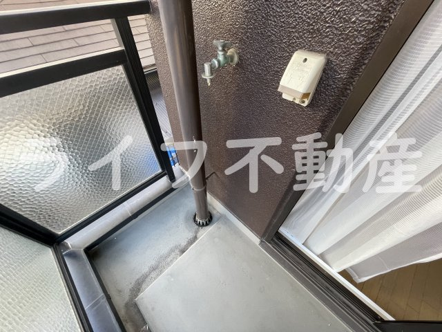 リバーサイドハウスのバルコニー|外からの目が気にならないバルコニーで洗濯物が干せます