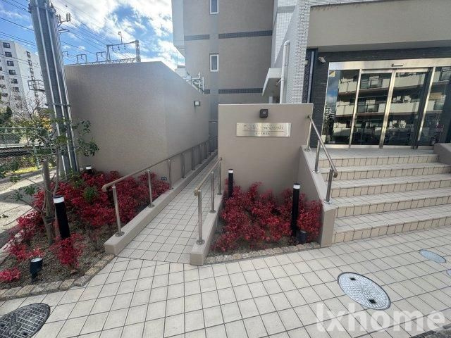 ロイス南茨木のエントランス|落ち着いたエントランスです
