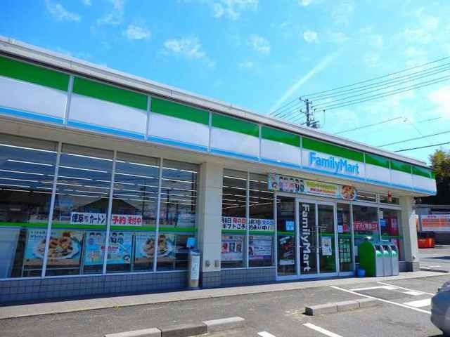 クレアール桑名　Ｂの周辺|ファミリーマート桑名赤尾店まで550m