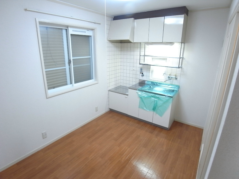 芦屋市津知町のアパートの居間・リビング