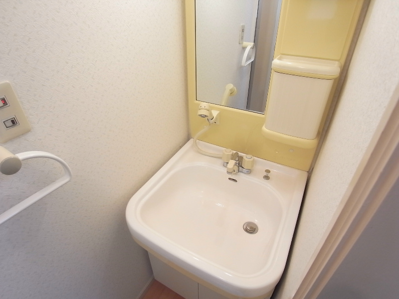 芦屋市津知町のアパートの洗面所