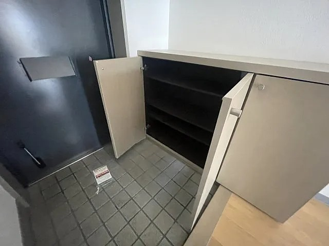 神戸市灘区高羽町５丁目の賃貸マンションの玄関
