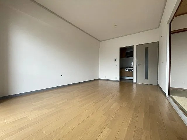 神戸市灘区高羽町５丁目の賃貸マンションの居間・リビング