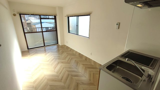 神戸市東灘区青木２丁目の賃貸マンションの居間・リビング