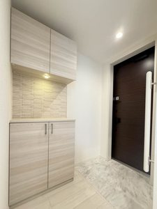 神戸市中央区北長狭通４丁目の賃貸マンションの玄関