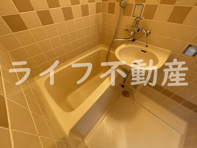ノアーズアーク長田21の浴室|落ち着いた空間のお風呂です