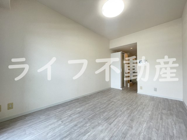 ノアーズアーク長田21の居間・リビング|ゆったりとした居間です