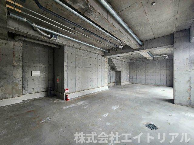 豊田駅前新築ビルの内装|分割前