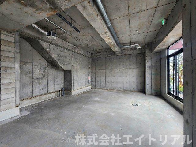 豊田駅前新築ビルの内装|分割前
