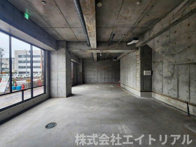 豊田駅前新築ビルの内装|分割前