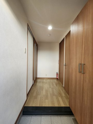 メゾンフェリーチェの玄関|参考写真：別部屋の為、現況とは異なります。