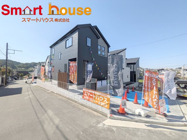 桂台西5期全8棟の前面道路含む現地写真|4号棟にて待機しております♪毎週土日祝スマートハウス現地販売会開催中！