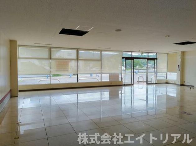 瑞浪市寺河戸町　貸店舗の内装|室内イメージ（現入居者入居前）