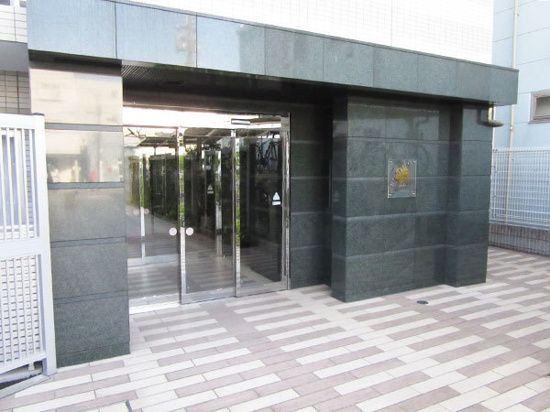 ＡＺＥＳＴ千鳥町のエントランス