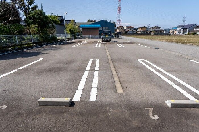 カミナールの駐車場